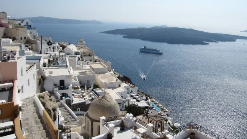 Σε ιστορικά υψηλά η άμεση συμβολή του τουρισμού στην ελληνική οικονομία