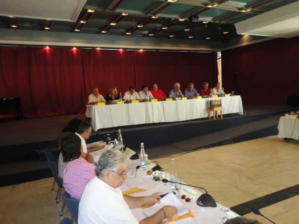 Ξεσηκώνονται οι… γλάστρες στο Περιφερειακό Συμβούλιο