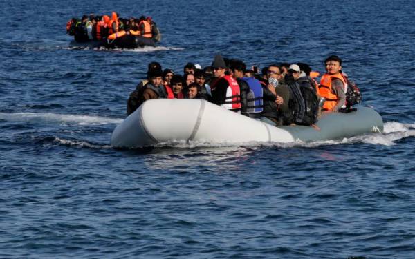 Πάνω από 110 νέοι μετανάστες και πρόσφυγες στα νησιά, το τελευταίο τριήμερο