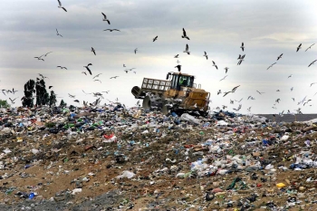 Συγκλίνουν για τα σκουπίδια Περιφέρεια και δήμοι μετά τη μεταβολή Τατούλη