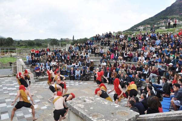 Ξεκίνησε στην Αρχαία Μεσσήνη το 4ο Νεανικό Φεστιβάλ Αρχαίου Δράματος (βίντεο και φωτογραφίες)