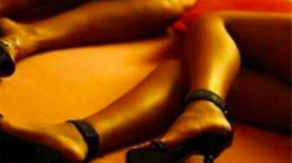Σαντορίνη: Βίαζαν επί μέρες 30χρονη Καμερουνέζα και μετά την έκαναν πορνοστάρ