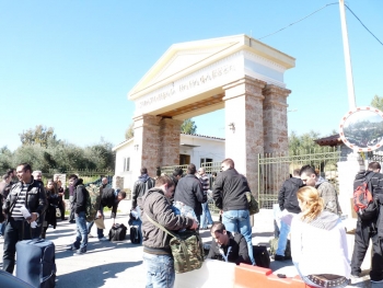 Nίκας για στρατόπεδο: "Στρατιωτικό προσκλητήριο αν φέρουν μετανάστες"