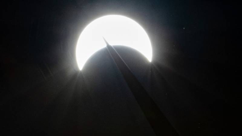 ΗΠΑ: Εκατομμύρια άνθρωποι παρακολούθησαν την ολική έκλειψη Ηλίου