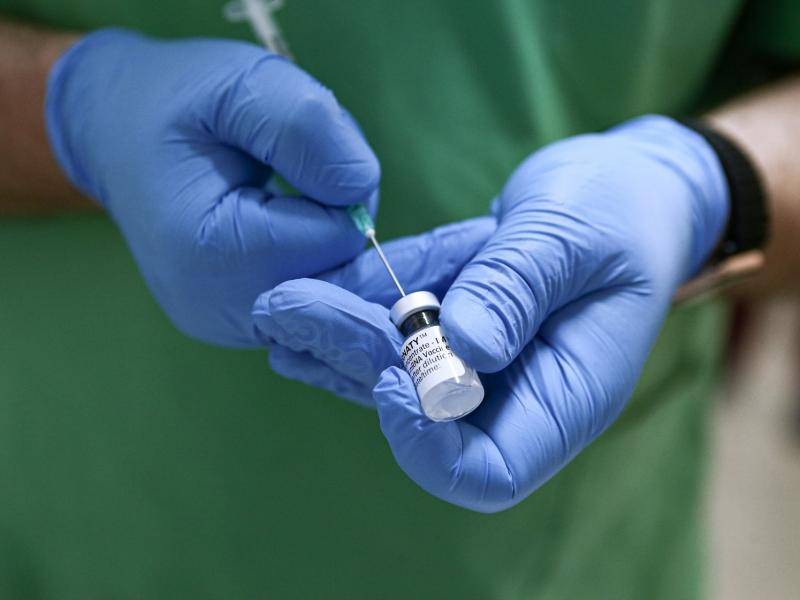 Κορονοϊός: Δεύτερη δόση με διαφορετικό εμβόλιο - Τι δείχνουν τα στοιχεία για το mix-and-match