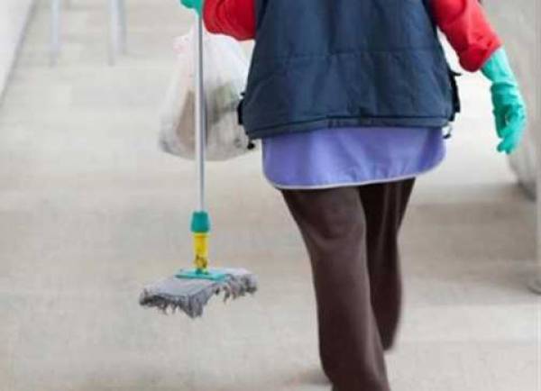Μείωση 10% στις αμοιβές των καθαριστριών των σχολείων