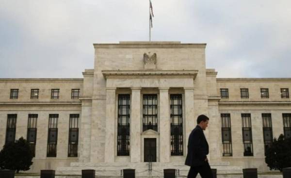 Fed: Αμετάβλητα τα επιτόκια σε υψηλό 23 ετών