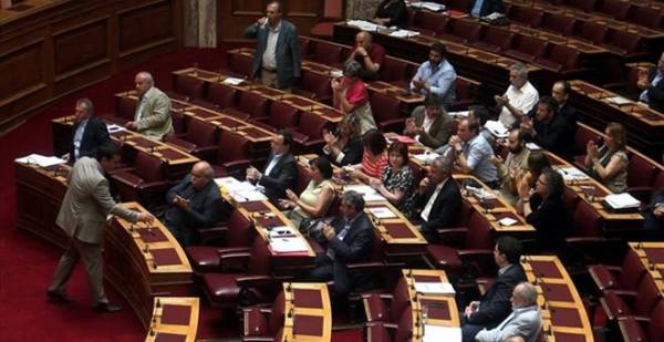 ΣΥΡΙΖΑ: Καταθέτει πρόταση νόμου για επαναφορά του κατώτατου μισθού στα 751 ευρώ