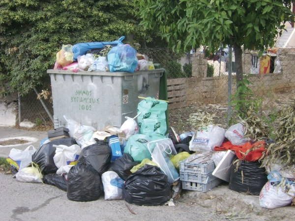 Σωροί σκουπιδιών στην Κυπαρισσία 