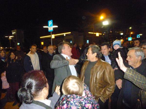 Πανηγυρισμοί στη Κάτω Πλατεία της Μεσσήνης για την εκλογή Τσώνη (βίντεο)