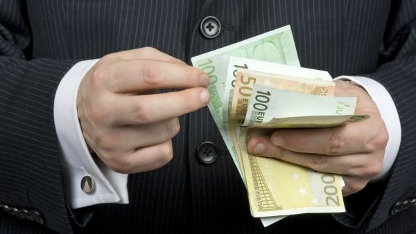 Παζάρι για αντιμισθίες και αριθμό αντιδημάρχων - 10% μείωση των αμοιβών και άμισθοι αντιδήμαρχοι