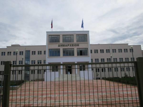 Αλληλογραφία για το Εργατικό Κέντρο μεταξύ Δήμου Καλαμάτας και ΟΑΕΔ