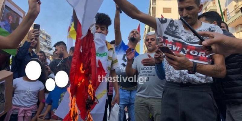 Kούρδοι έκαψαν τουρκική σημαία στη Θεσσαλονίκη
