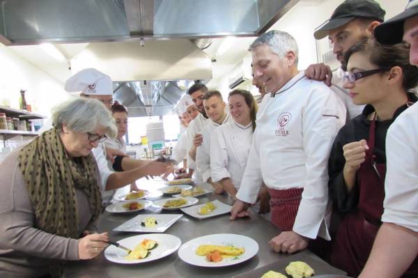 Η Μεσσήνια σεφ Τασία Μακρυκώστα στην “Ε”: “Σήμερα είναι η καλύτερη εποχή για να γίνει κάποιος καλός μάγειρας”