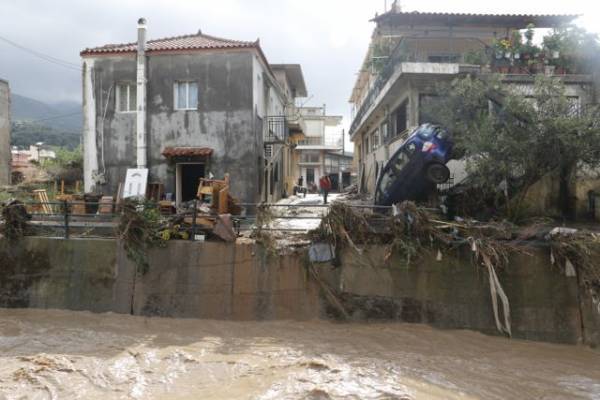 Ούτε ένα ευρώ για οικοσκευή στους πλημμυροπαθείς της Καλαμάτας