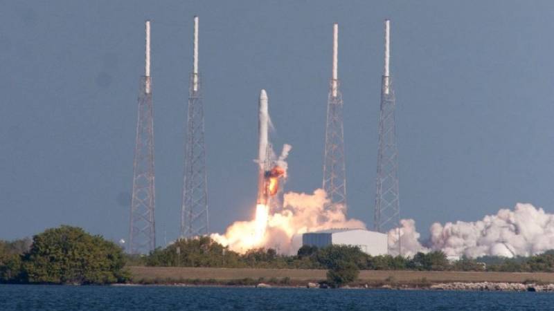 Εκτοξεύθηκε ο μεγάλος πύραυλος Falcon Heavy της Space X