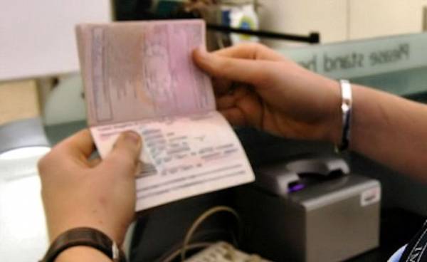 Σύλληψη 2 Σύρων με πλαστά διαβατήρια στο αεροδρόμιο Καλαμάτας