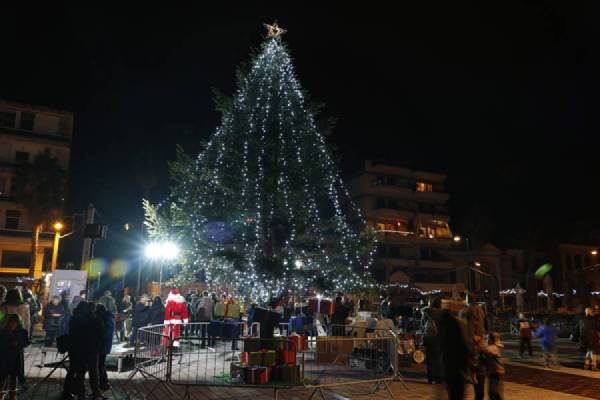Στις 7 Δεκεμβρίου το Χριστουγεννιάτικο δέντρο στην πλατεία της Καλαμάτας