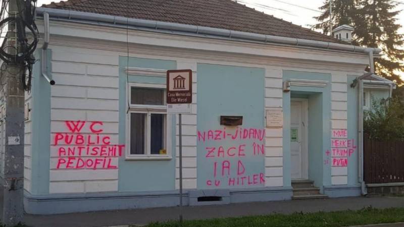 Βεβήλωσαν το σπίτι του Eλι Βίζελ στη Ρουμανία - Έγραψαν αντισημιτικά συνθήματα στους τοίχους