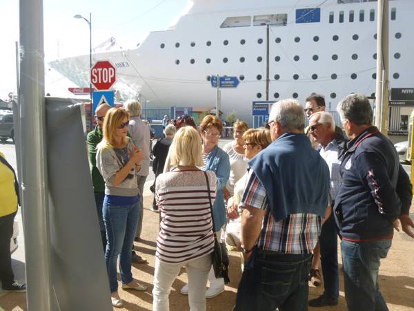 1.245 τουρίστες με το &quot;Costa neoClassica&quot; στην Καλαμάτα (φωτογραφίες)