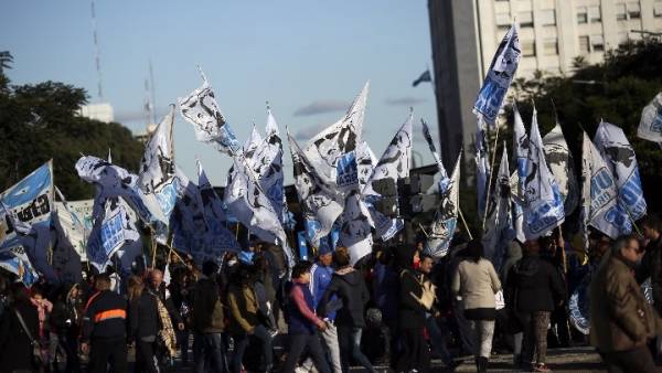 Αργεντινή: Δεκάδες χιλιάδες διαδηλωτές κατά της λιτότητας και του ΔΝΤ