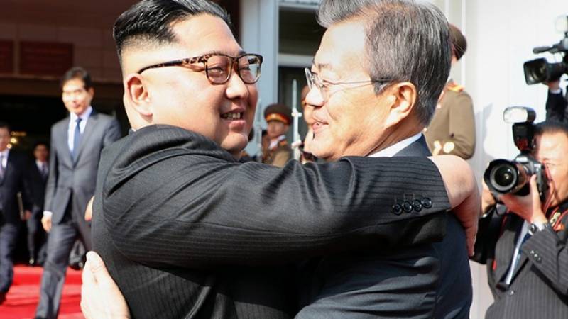 Οι ηγέτες των δύο κορεατικών κρατών συναντήθηκαν αιφνιδιαστικά