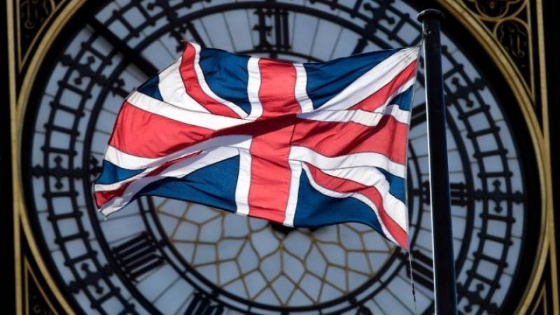 Άνοιξαν οι κάλπες για την κρίσιμη εκλογική αναμέτρηση στη Βρετανία