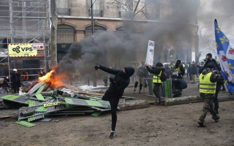 Παρίσι: Σοβαρά τραυματισμένος διαδηλωτής των κίτρινων γιλέκων