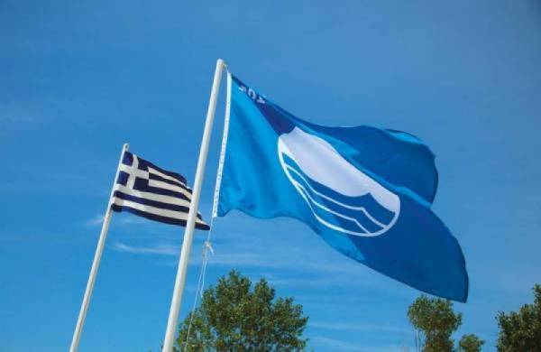 Γαλάζια σημαία σε 40 παραλίες της Πελοποννήσου