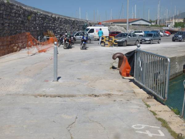 Το Υποδομών καθυστερεί τα έργα στο λιμάνι της Καλαμάτας
