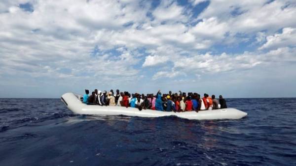 Περίπου 400 μετανάστες διασώθηκαν στα ανοιχτά των ισπανικών ακτών το Σαββατοκύριακο
