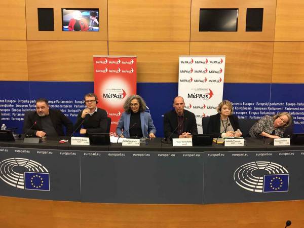 Στρασβούργο: Βαρουφάκης και Σακοράφα παρουσίασαν την &quot;Ευρωπαϊκή Άνοιξη&quot; στο Ευρωπαϊκό Κοινοβούλιο (βίντεο)