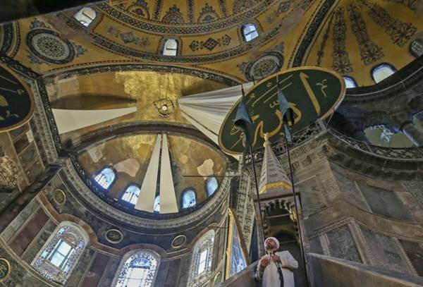 Αγιά Σοφιά: «Χαστούκι» της Unesco στην Τουρκία για τη μετατροπή σε τζαμί