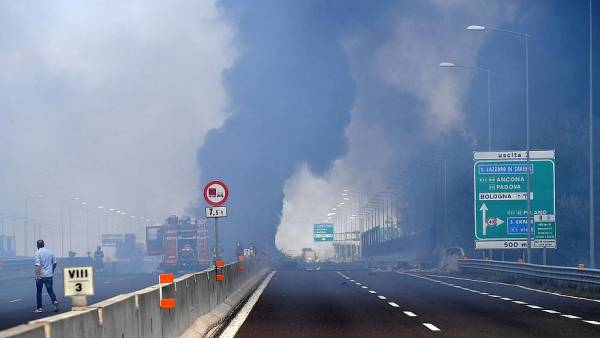 Ιταλία: Καραμπόλα με αλυσιδωτές εκρήξεις σε αυτοκινητόδρομο έξω από τη Μπολόνια