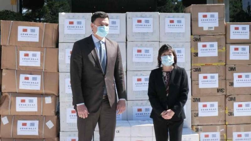 Κικίλιας: Δύσκολες οι επόμενες εβδομάδες - 50.000 μάσκες από την πρέσβη της Κίνας