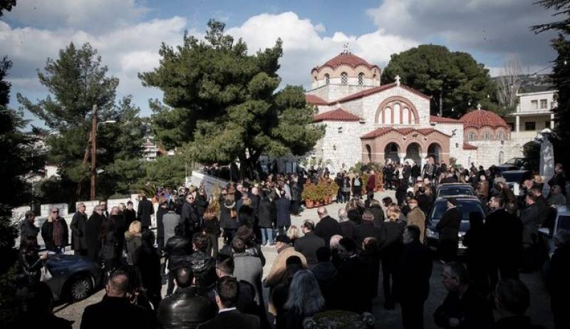 Θέμος Αναστασιάδης: Πλήθος κόσμου στο τελευταίο αντίο