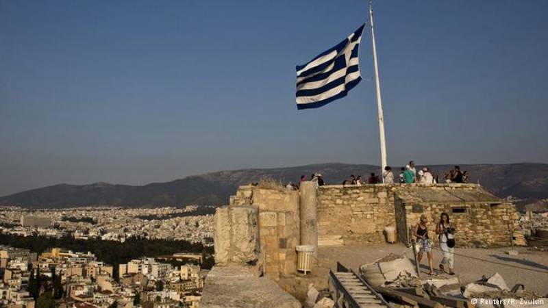 Les Echos: Τα σύννεφα διαλύονται σιγά-σιγά πάνω από την Ελλάδα