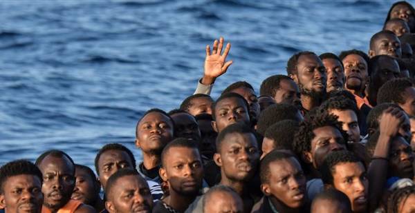 Σχεδόν 9.000 μετανάστες επαναπατρίστηκαν από τη Λιβύη