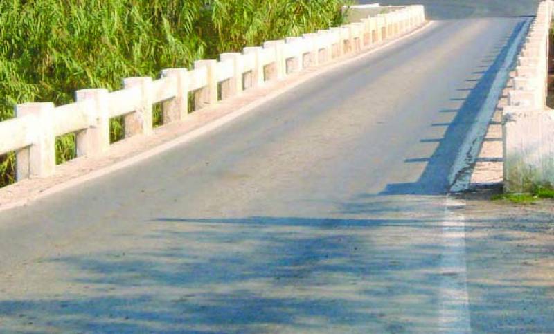 Μειοδότης για επισκευές σε γέφυρες του Δήμου Οιχαλίας