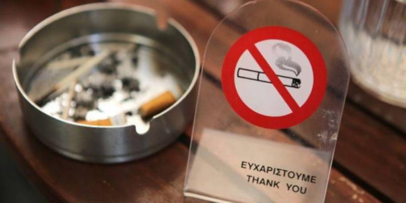 Αντικαπνιστικός νόμος: «Τσουχτερά» τα πρόστιμα για τους καπνιστές