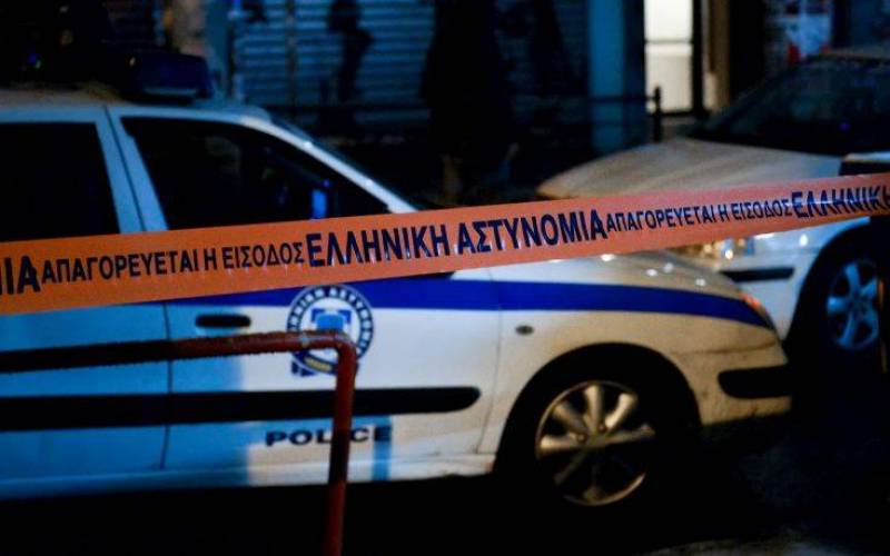 Πυροβολισμοί στον Πειραιά: Νεκρός άνδρας στην είσοδο της πολυκατοικίας του
