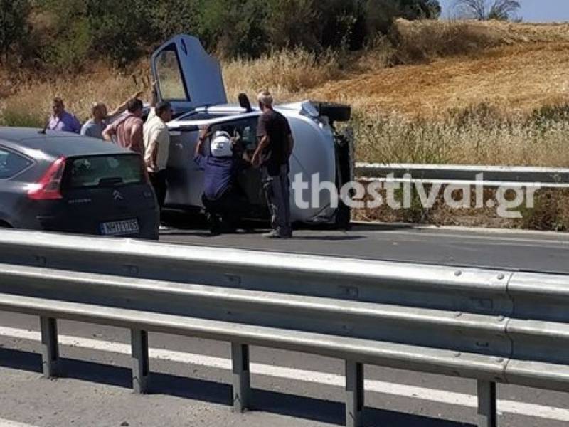 Θεσσαλονίκη: Αναποδογύρισε βανάκι με εννέα άτομα - Τρία παιδιά τραυματισμένα