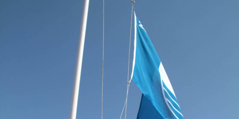 Αφαιρέθηκαν οι «Γαλάζιες Σημαίες» από 38 ελληνικές ακτές