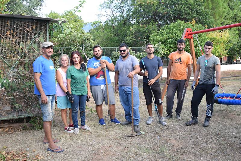 Εθελοντές καθάρισαν το Ειδικό Σχολείο Καλαμάτας