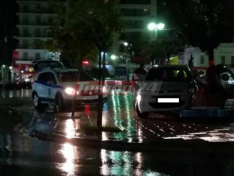Πάτρα: Αυτοκίνητο «καβάλησε» κεντρική πλατεία - Η τρελή πορεία του οχήματος (φωτο)