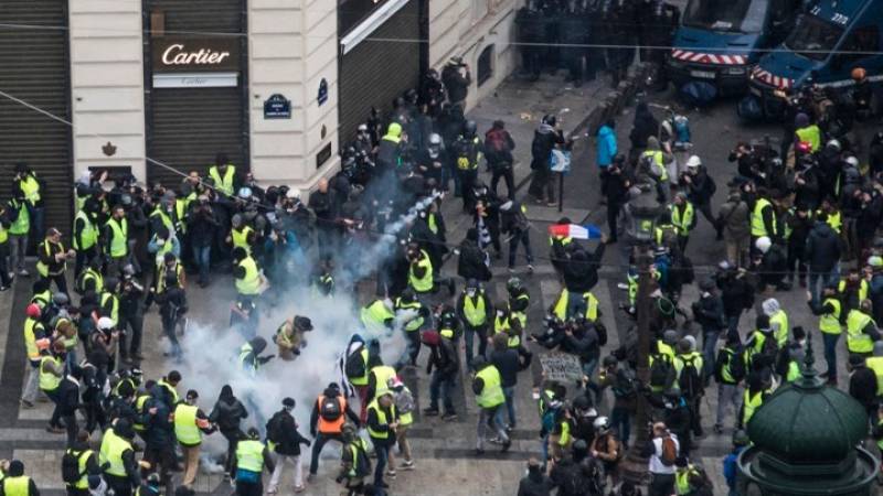 Γαλλία-κίτρινα γιλέκα: 481 προσαγωγές στο Παρίσι, 211 άτομα τέθηκαν υπό προσωρινή κράτηση