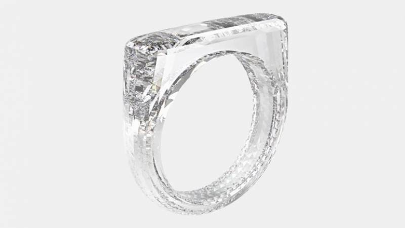 Ένα δαχτυλίδι από ένα μόνο διαμάντι για καλό σκοπό