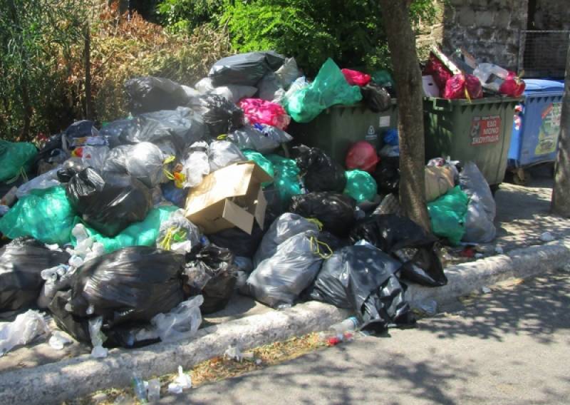 Εκρηκτικό το πρόβλημα των σκουπιδιών στο Δήμο Οιχαλίας