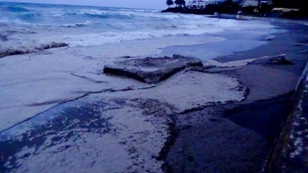 Μεγάλη πετρελαιοκηλίδα ρυπαίνει τη θάλασσα των Κυθήρων