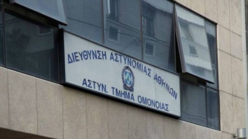 Καταγγελίες για ρατσιστική συμπεριφορά σε αστυνομικά τμήματα της Αθήνας και τρομοκρατία από εργοδότη στη Λάρισα